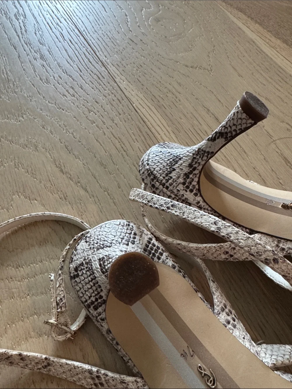 Snake-Print Strappy Women’s Sandals in Neutral